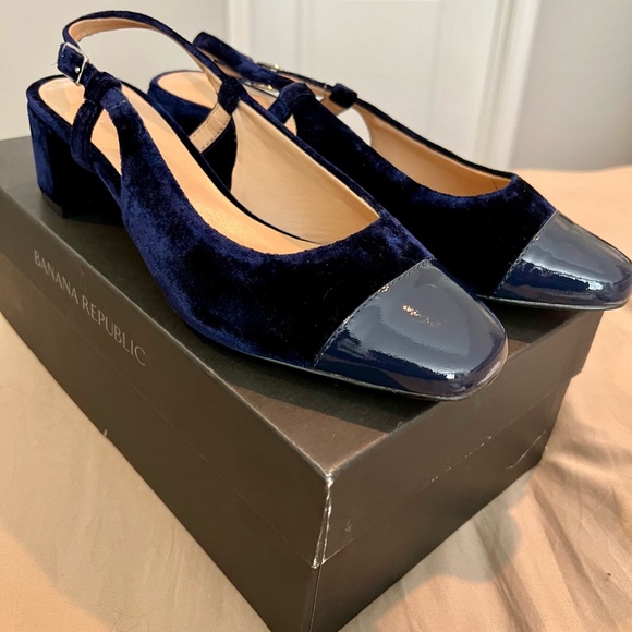 Low Block-Heel Velvet Slingback Pump - Picture 7 of 8